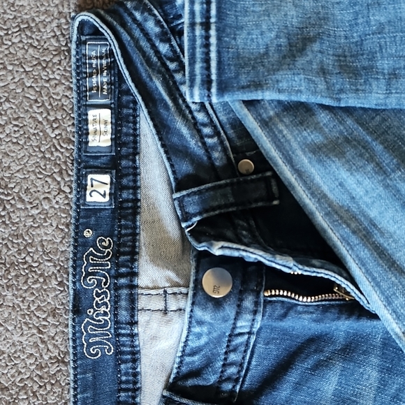 🥰HP🥰 EUC Miss Me: Signature Skinny Stretch Jean, Dark/Light contrasted wash - Picture 6 of 9